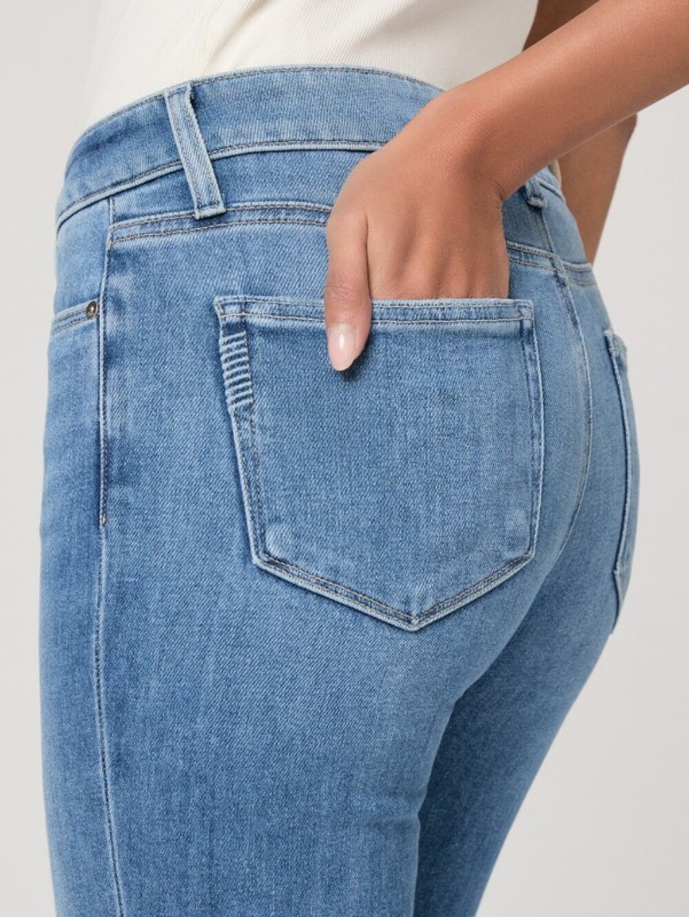 NWT- PAIGE Mid Rise Manhattan 32" Bootcut Jean Women's Size 28 - Picture 5 of 14